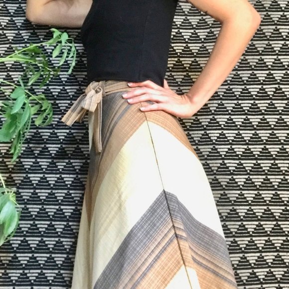 SOLD vtg A-line skirt, 24/xs - Picture 2 of 11